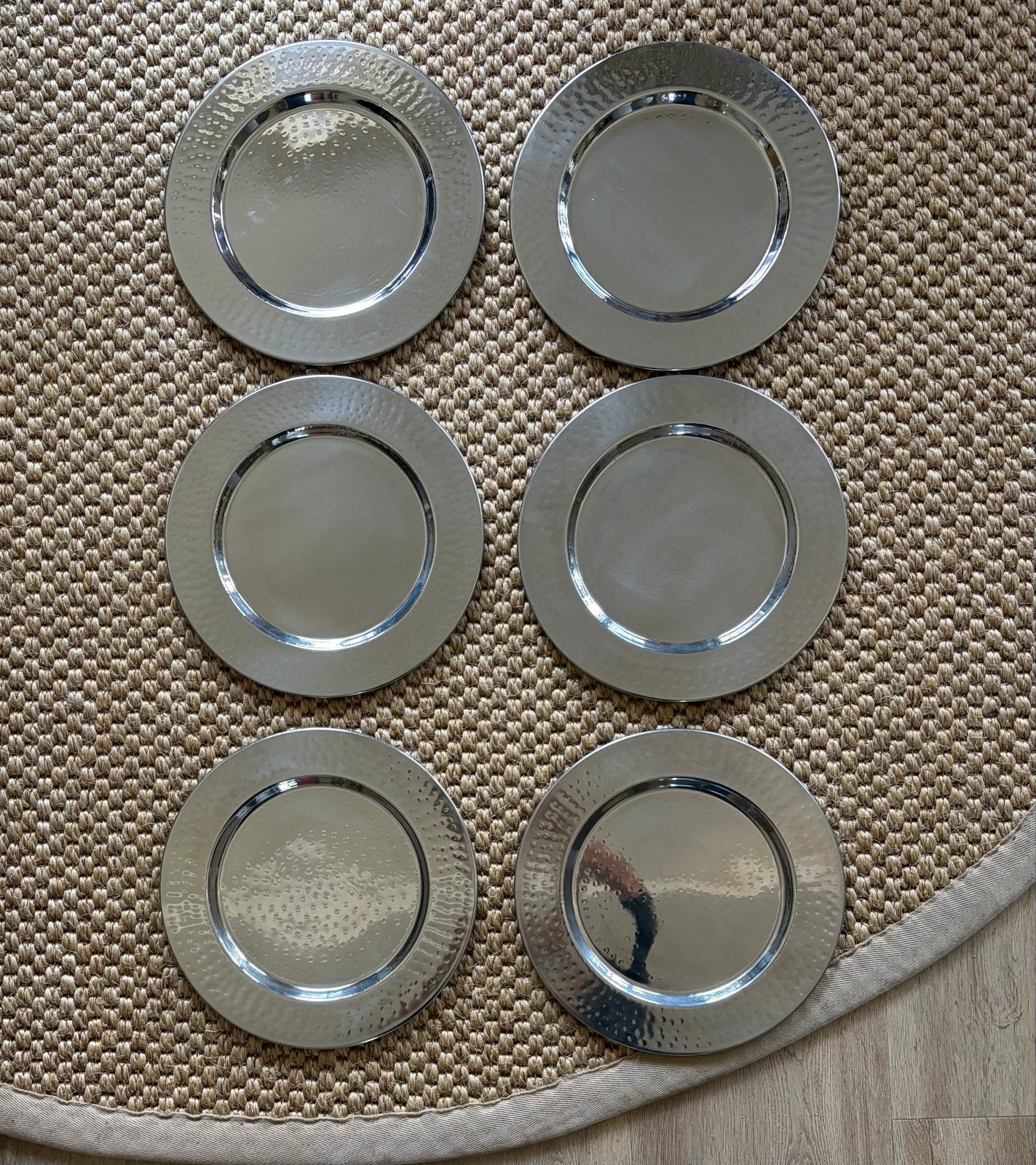 6 Zilverkleurige Metalen Onderborden - 30 cm - Nieuw, Nieuw, Ophalen of Verzenden, Bord(en), Overige stijlen