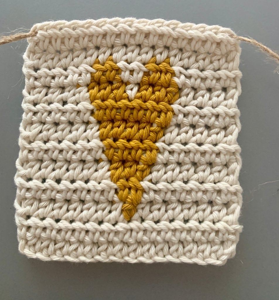 Gehaakte slinger/vlaggenlijn hartjes diverse kleuren, Beige, Wandhanger, Eigen ontwerp, Nieuw