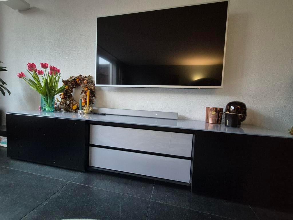 Modern tv-meubel met glazen blad en lades, Ophalen, Zo goed als nieuw, 200 cm of meer, Minder dan 100 cm