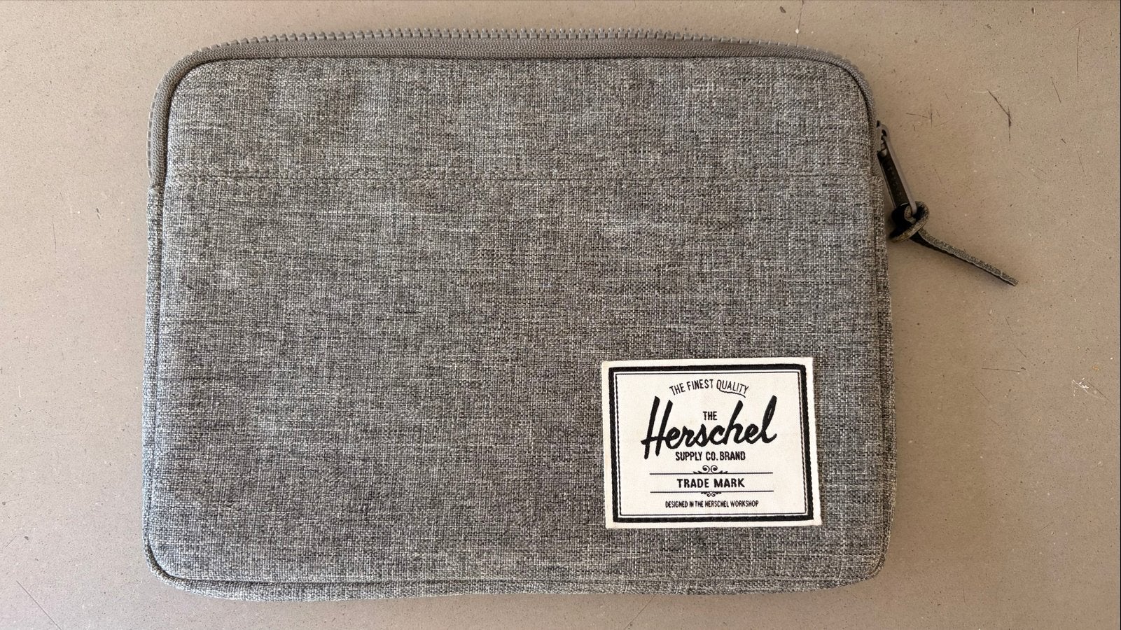 Herschel Supply Co. Laptophoes - Grijs, Computers en Software, Laptophoezen, Ophalen of Verzenden, 13 inch, Zo goed als nieuw
