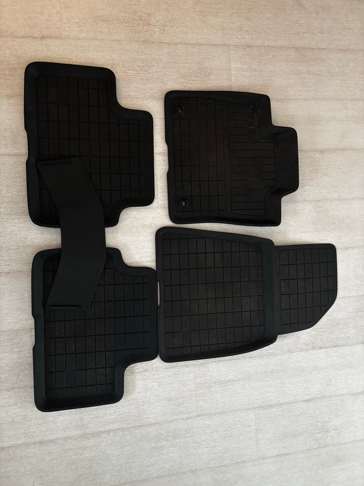 Rubber mattenset Volvo XC40/C40/EX40 Recharge., Ophalen of Verzenden, Gebruikt