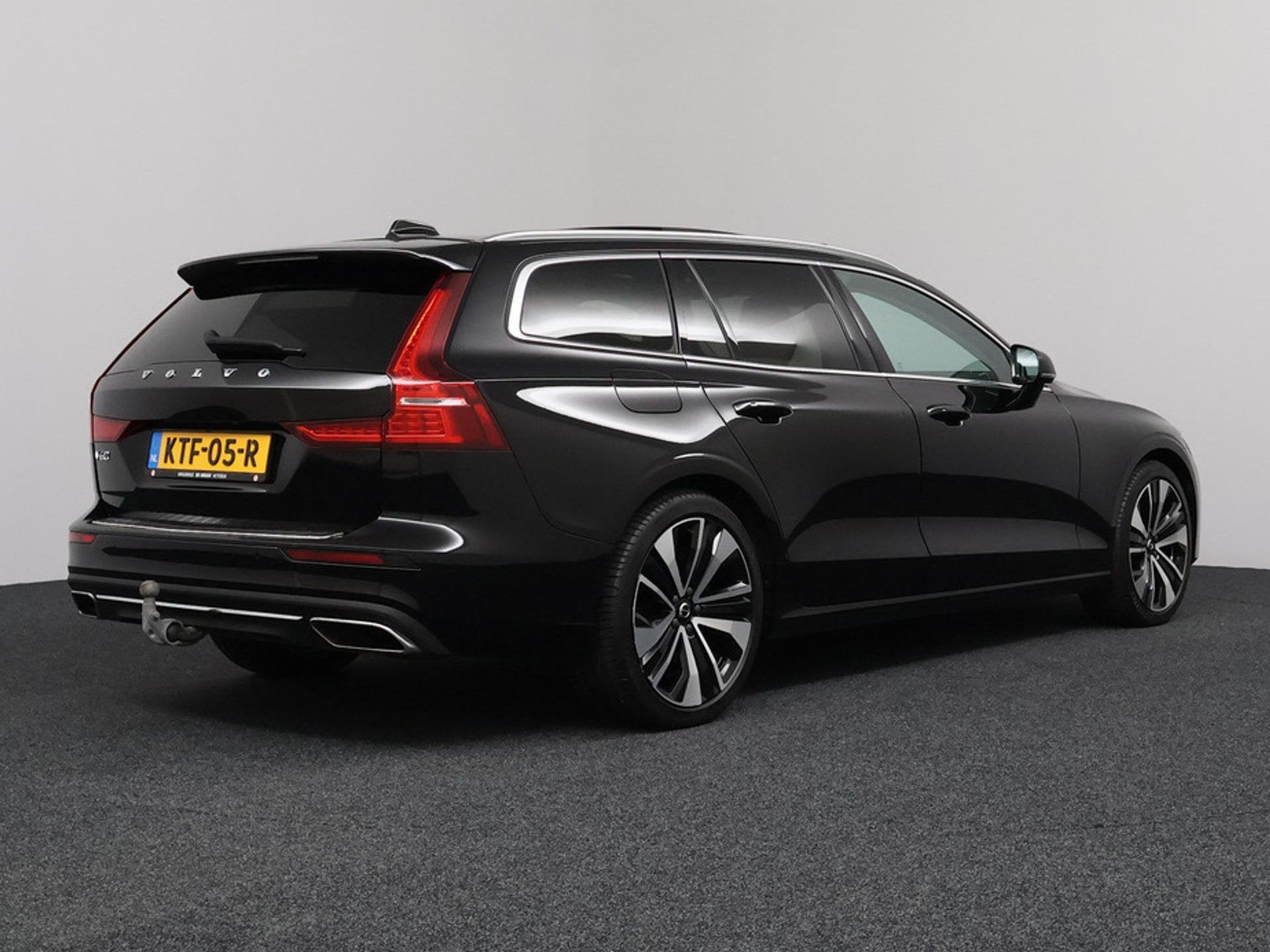 Volvo V60 2.0 T6 Recharge AWD Inscription | AutoPilot | Pano, Auto's, Volvo, Gebruikt, Euro 6, 4 cilinders, Lichtsensor