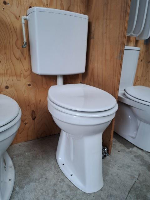 toilet met laaghangend geberit reservoir, vlakspoel toilet, Doe-het-zelf en Verbouw, Sanitair, Ophalen, Gebruikt, Toilet