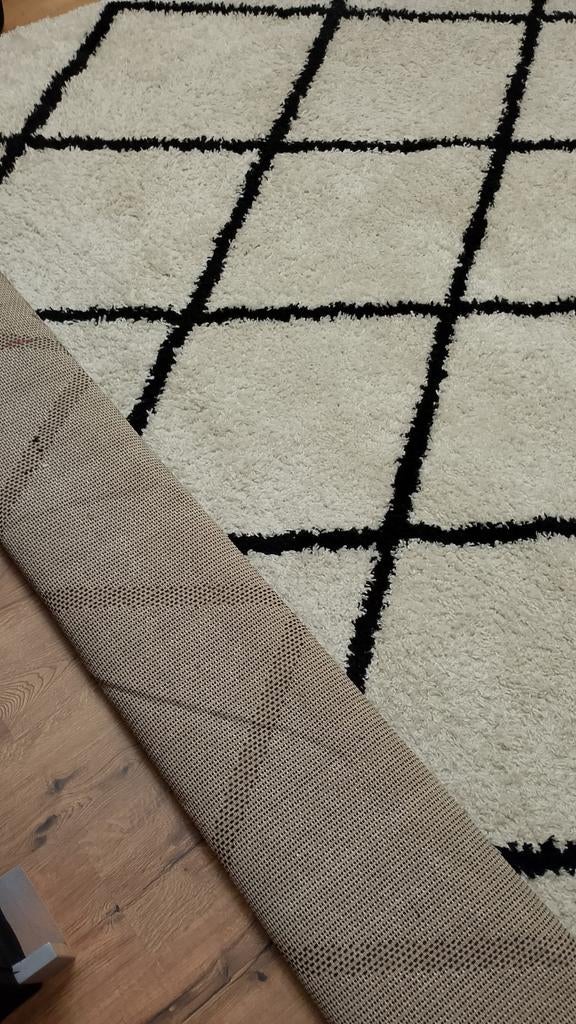 Berber stijl hoogpolig vloerkleed 280 - zo goed als nieuw, Huis en Inrichting, Stoffering | Tapijten en Kleden, Ophalen, Zwart