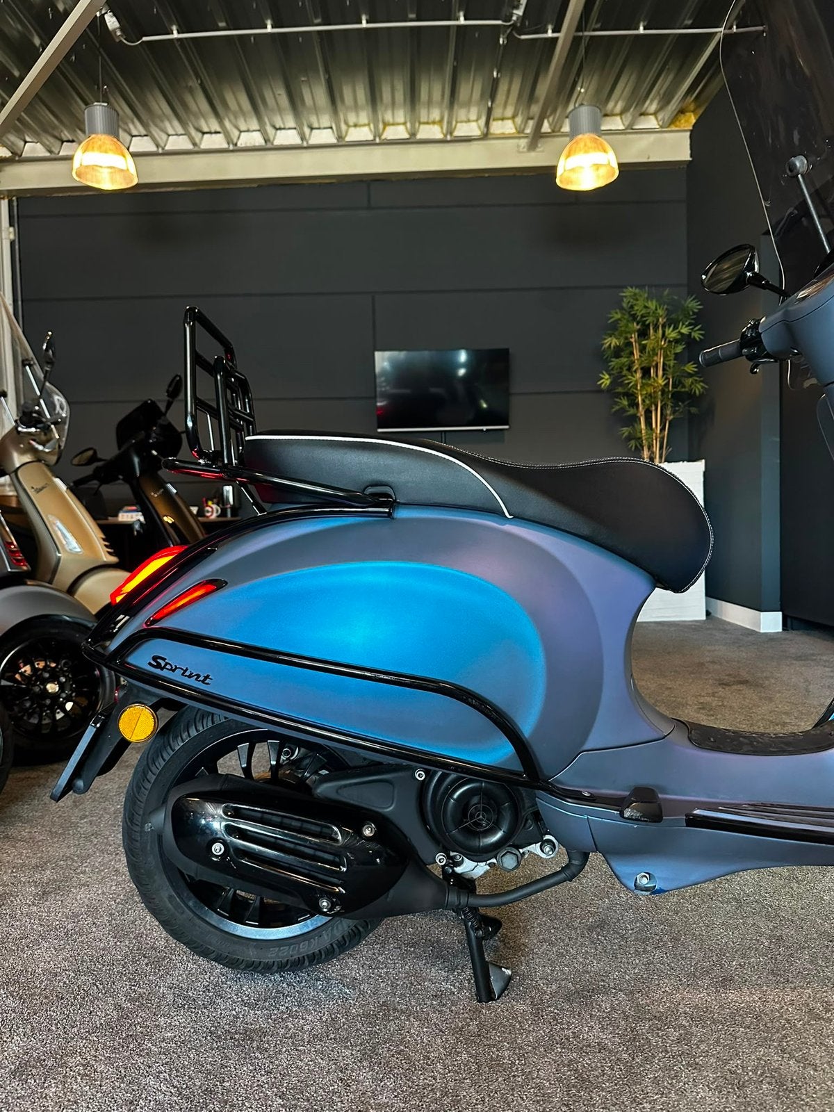 Vespa sprint 50S | Custom | Full option | Garantie  Cameleon, Ophalen, Overige modellen, Maximaal 45 km/u, Zo goed als nieuw