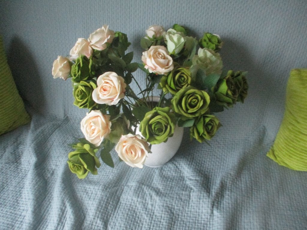 Vaas met kunst rozen, Huis en Inrichting, Ophalen, Zo goed als nieuw, 50 cm, Meerkleurig