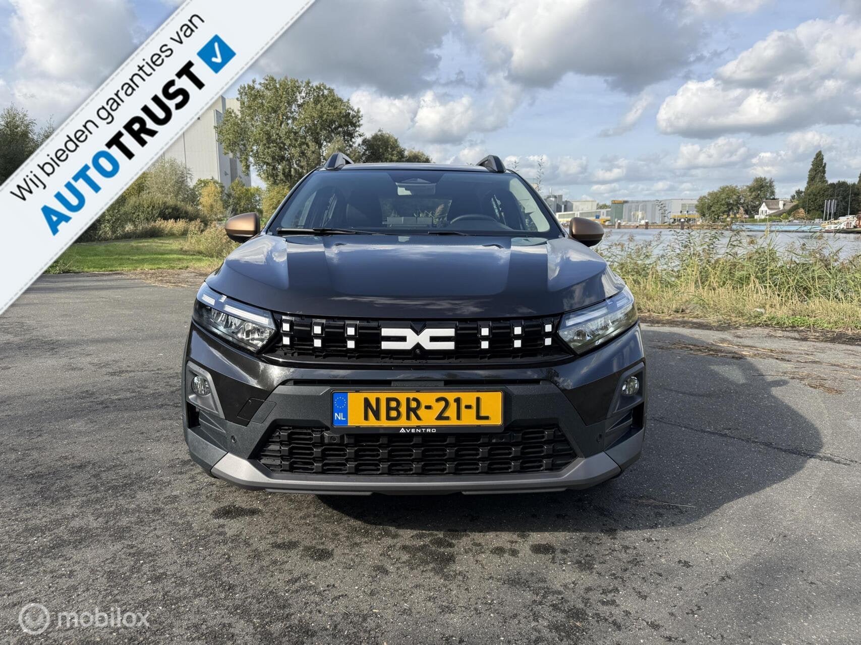 Dacia Sandero Stepway 110 Extreme | 360 | Stuurverwarming, Auto's, Voorwielaandrijving, Dealer onderhouden, Gebruikt, Zwart