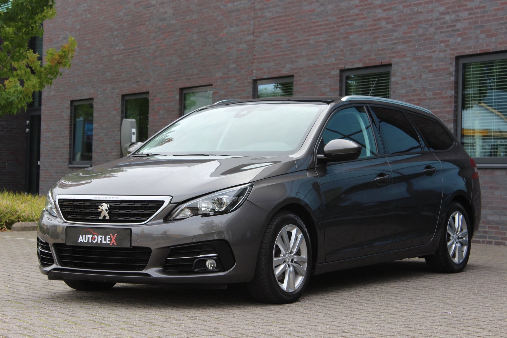 Peugeot 308 SW 1.2 PureTech Blue Lease Executive, Voorwielaandrijving, Gebruikt, Euro 6, 1199 cc