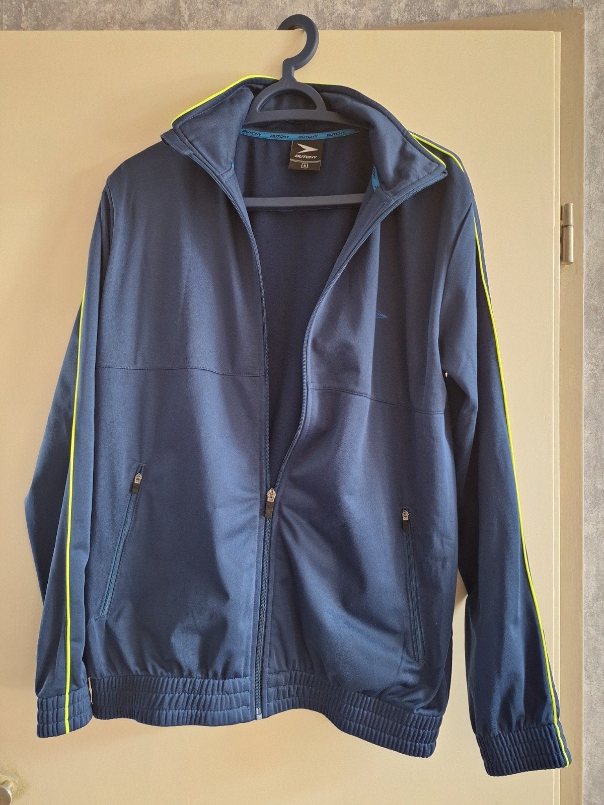 Donkerblauw trainingspak met neongroen strepen, Blauw, Nieuw, Ophalen of Verzenden, Dutchy