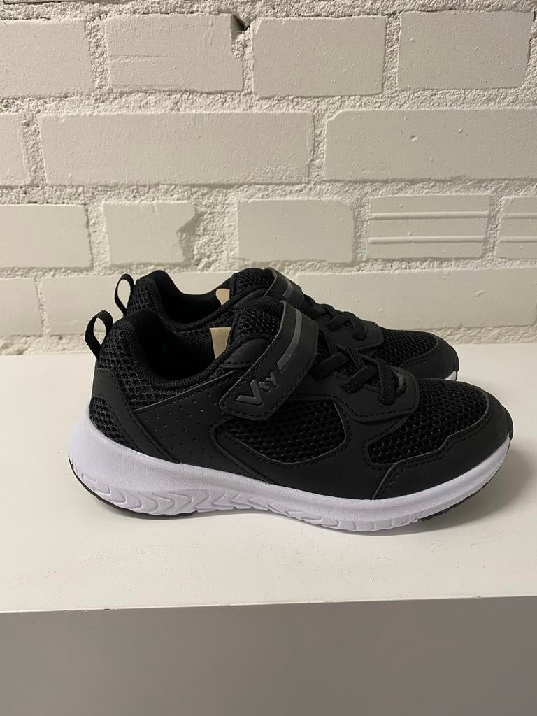 Nieuwe Zwarte Sneakers Maat 31 Comfortabel & Lichtgewicht, Kinderen en Baby's, Kinderkleding | Schoenen en Sokken, Nieuw, Jongen of Meisje