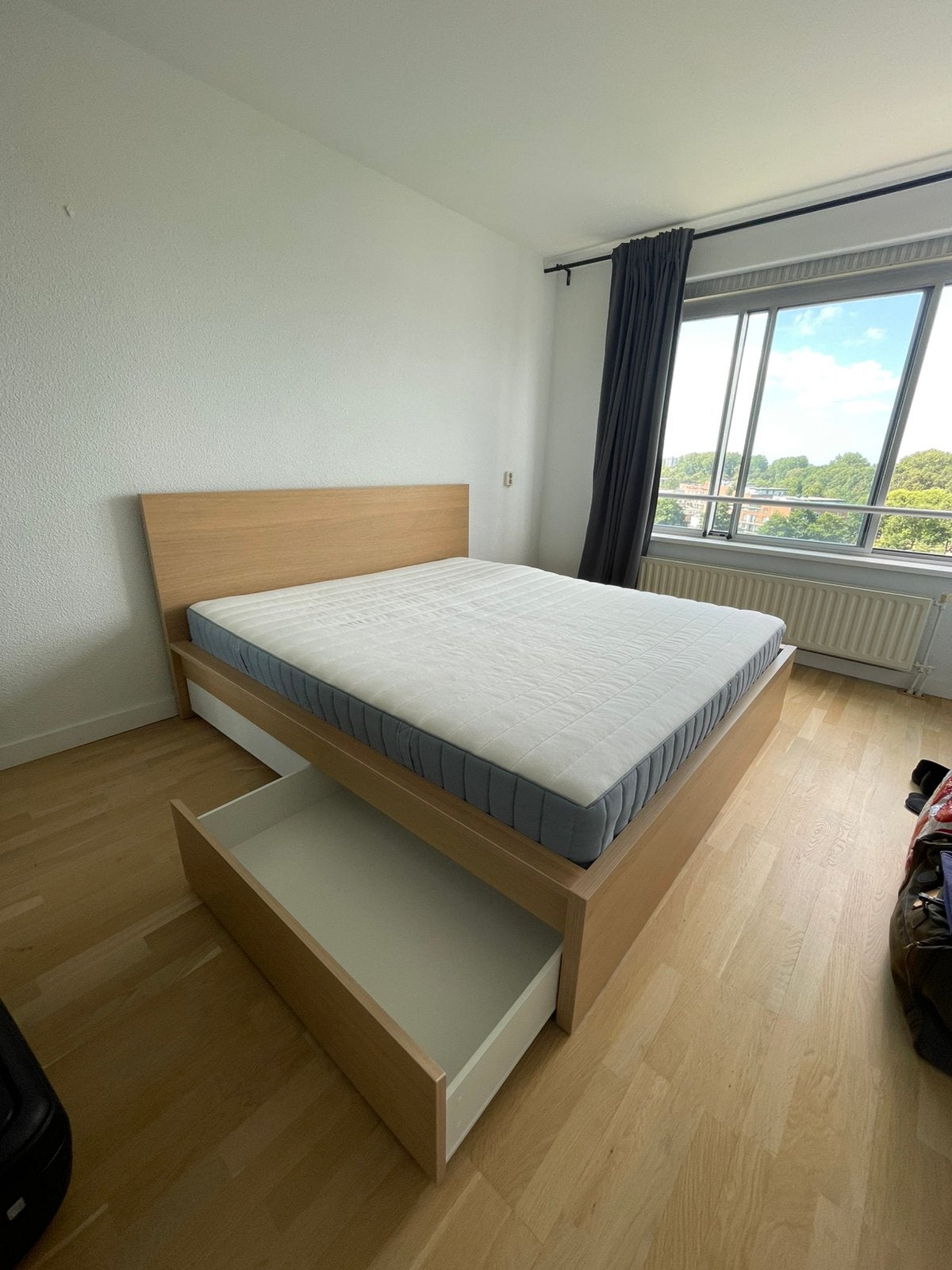 Ikea bed frame + mattress (lattenbodem/slats included), Ophalen, Wit, Tweepersoons, Zo goed als nieuw