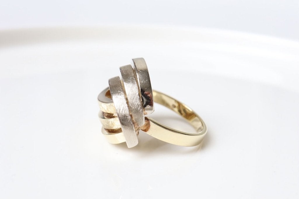14 Karaat Vintage Moderne Ring | Brede Gouden Damesring, Ophalen of Verzenden, Zo goed als nieuw, 17 tot 18, Dame