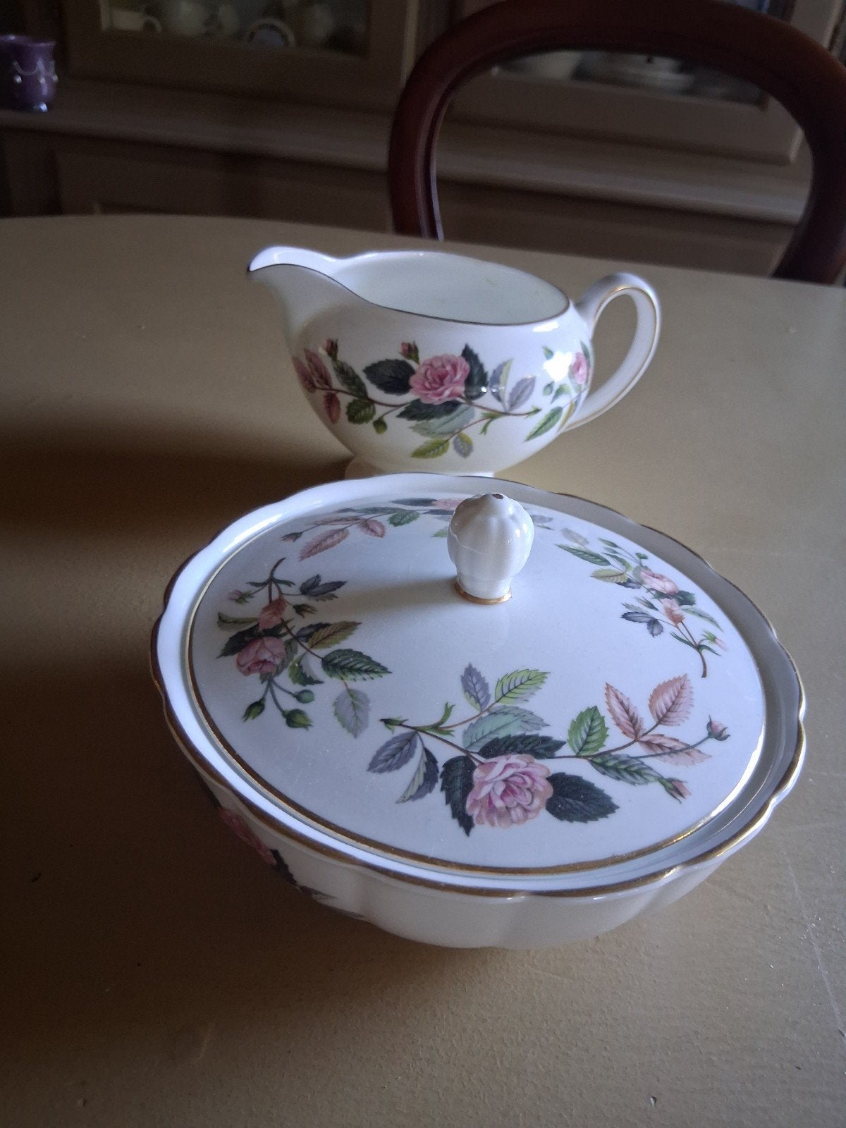 Wedgwood Hathaway Rose Suikerpot en Melkkan, Ophalen of Verzenden