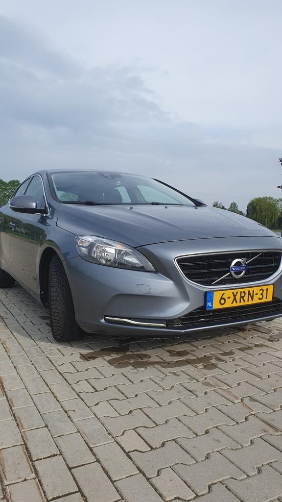Volvo V40 2.0 D4 190PK 2014 Grijs, Auto's, Volvo, Voorwielaandrijving, Particulier, 30 km/l, 154 €/maand