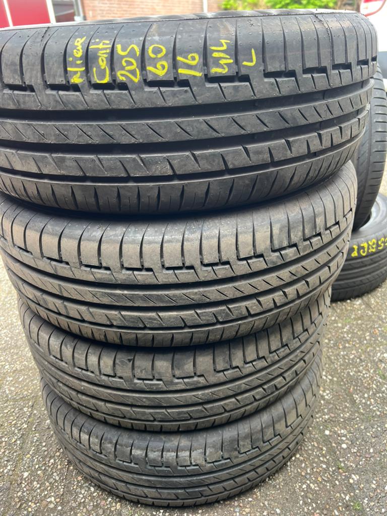 Contınental Banden (Nıeuwe) 205/60/16, Auto-onderdelen, Banden en Velgen, Ophalen, 16 inch, Nieuw, 205 mm