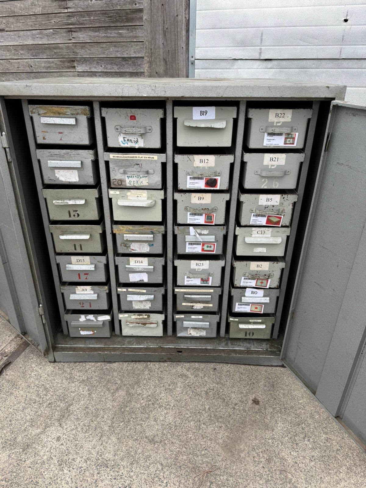 Industriële kleppenkast met deur, Huis en Inrichting, Kasten | Lockerkasten, Ophalen, Gebruikt, Industrieel