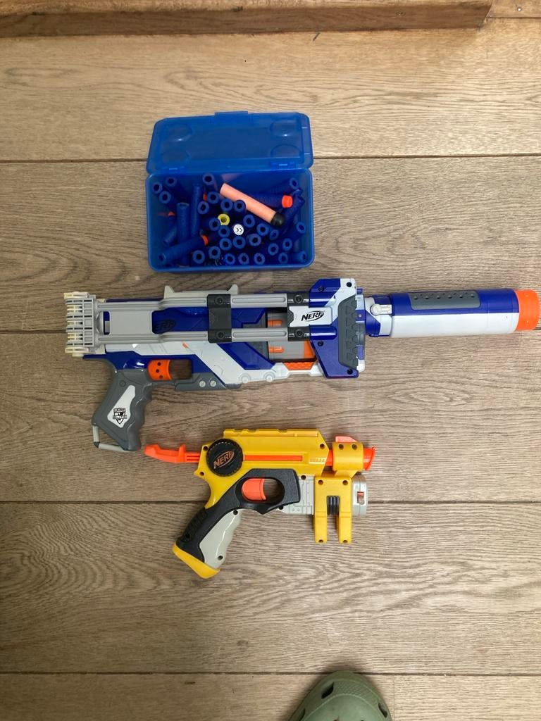 Nerf pistolen set met pijltjes en opbergdoos, Ophalen of Verzenden, Zo goed als nieuw