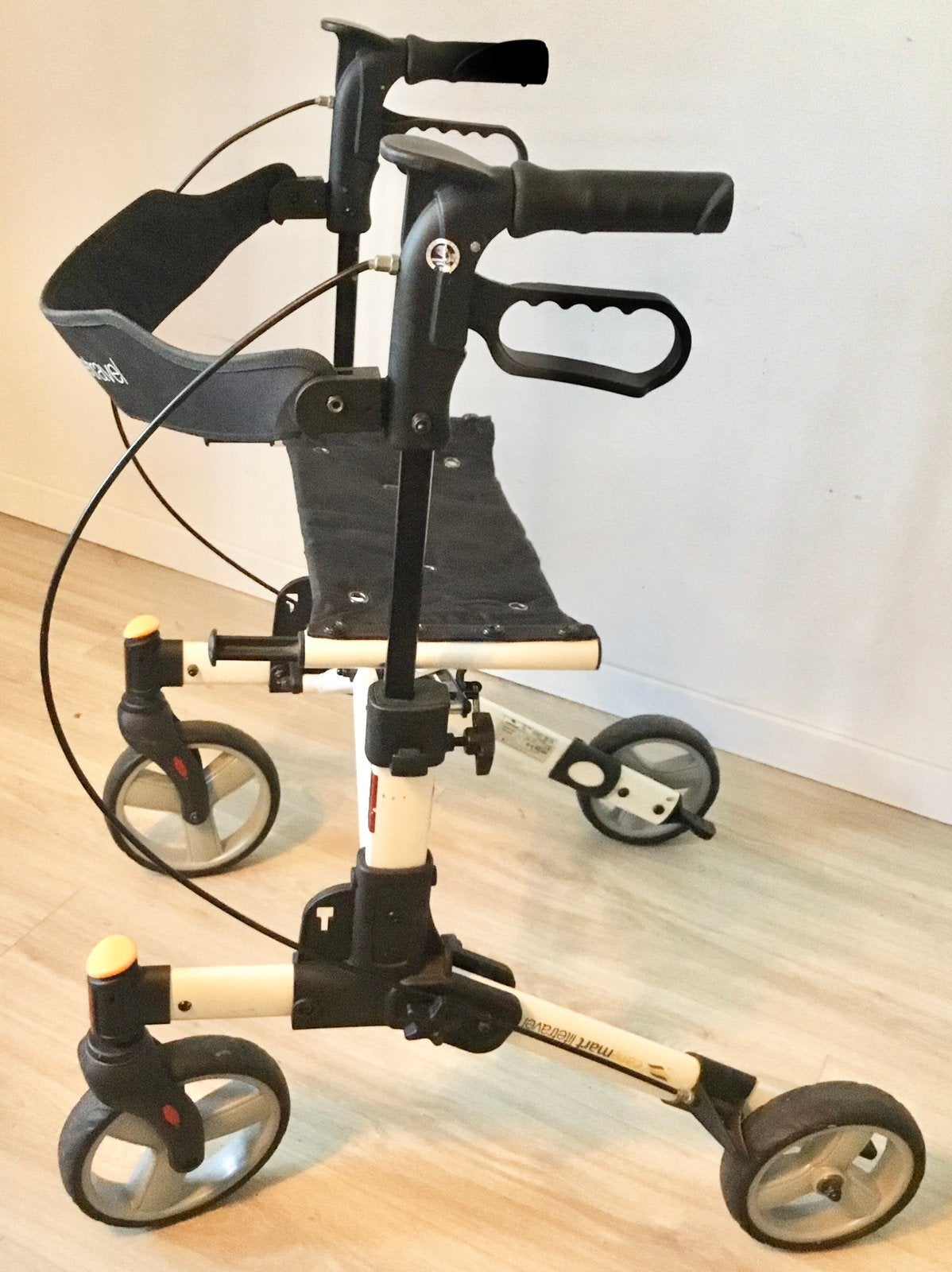 CAREMART LIVETRAVEL ROLLATOR - ZEER NETTE STAAT, Ophalen, Opvouwbaar, Gebruikt