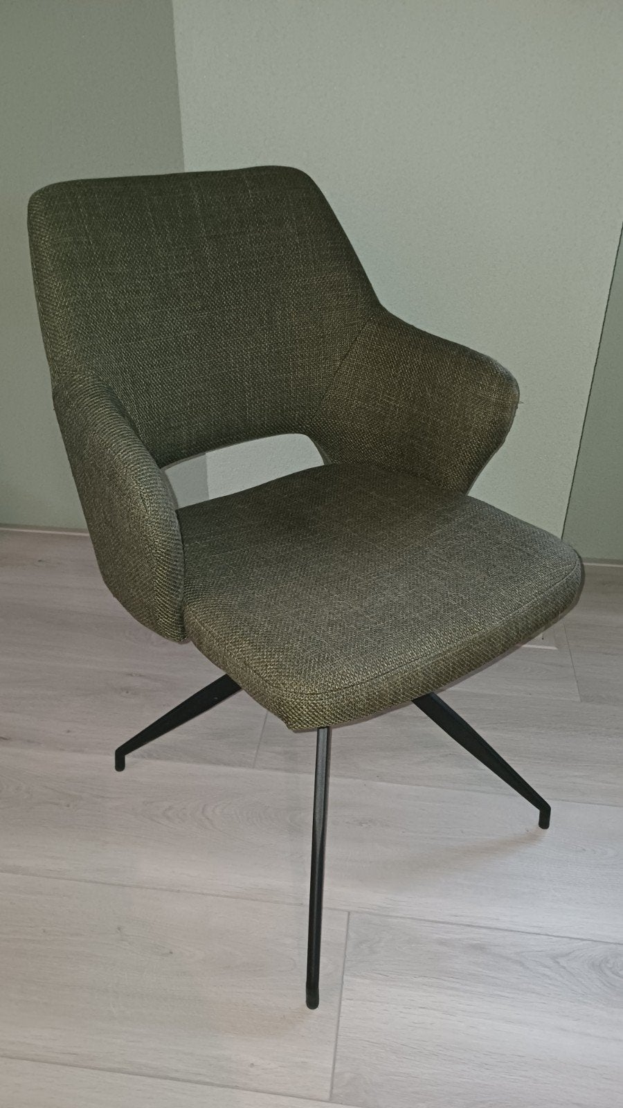 2 groene Kick stoelen met zwart metaal, Huis en Inrichting, Stoelen, Ophalen, Gebruikt, Twee, Overige kleuren
