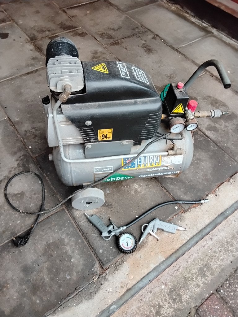 Compressor met accesoires, Minder dan 25 liter, Ophalen, Gebruikt, Minder dan 200 liter/min