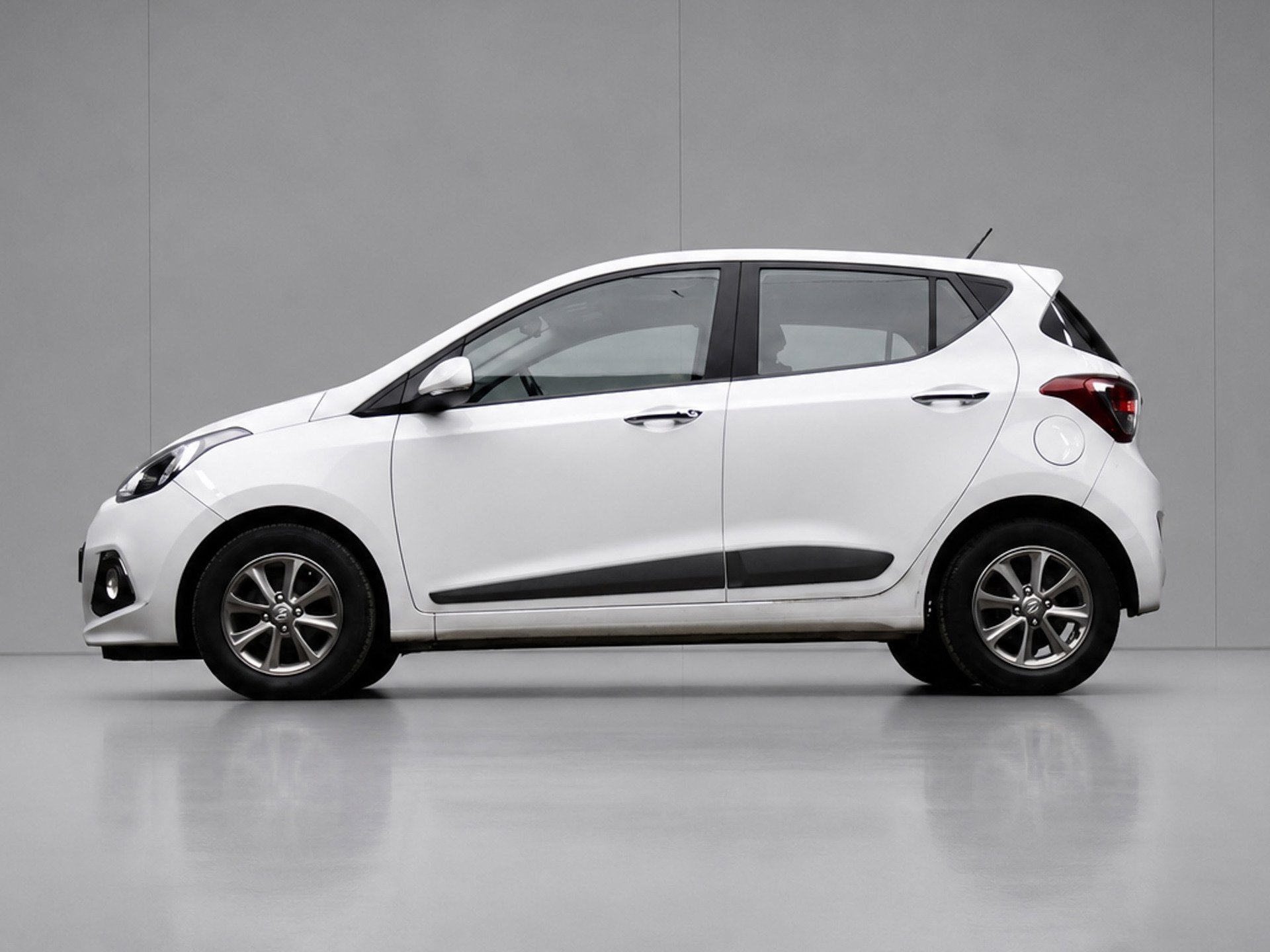 Hyundai I10 1.2i AUTOMAAT (SCHUIFDAK,CRUISE,STOELVERWARMING,, Gebruikt, Wit, Bedrijf, I10