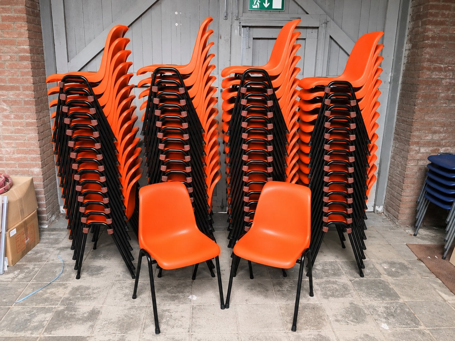 AA-kwaliteit oranje stapelstoelen kuipstoelen kantinestoelen, Ophalen, Nieuw, Metaal, Vijf, Zes of meer stoelen