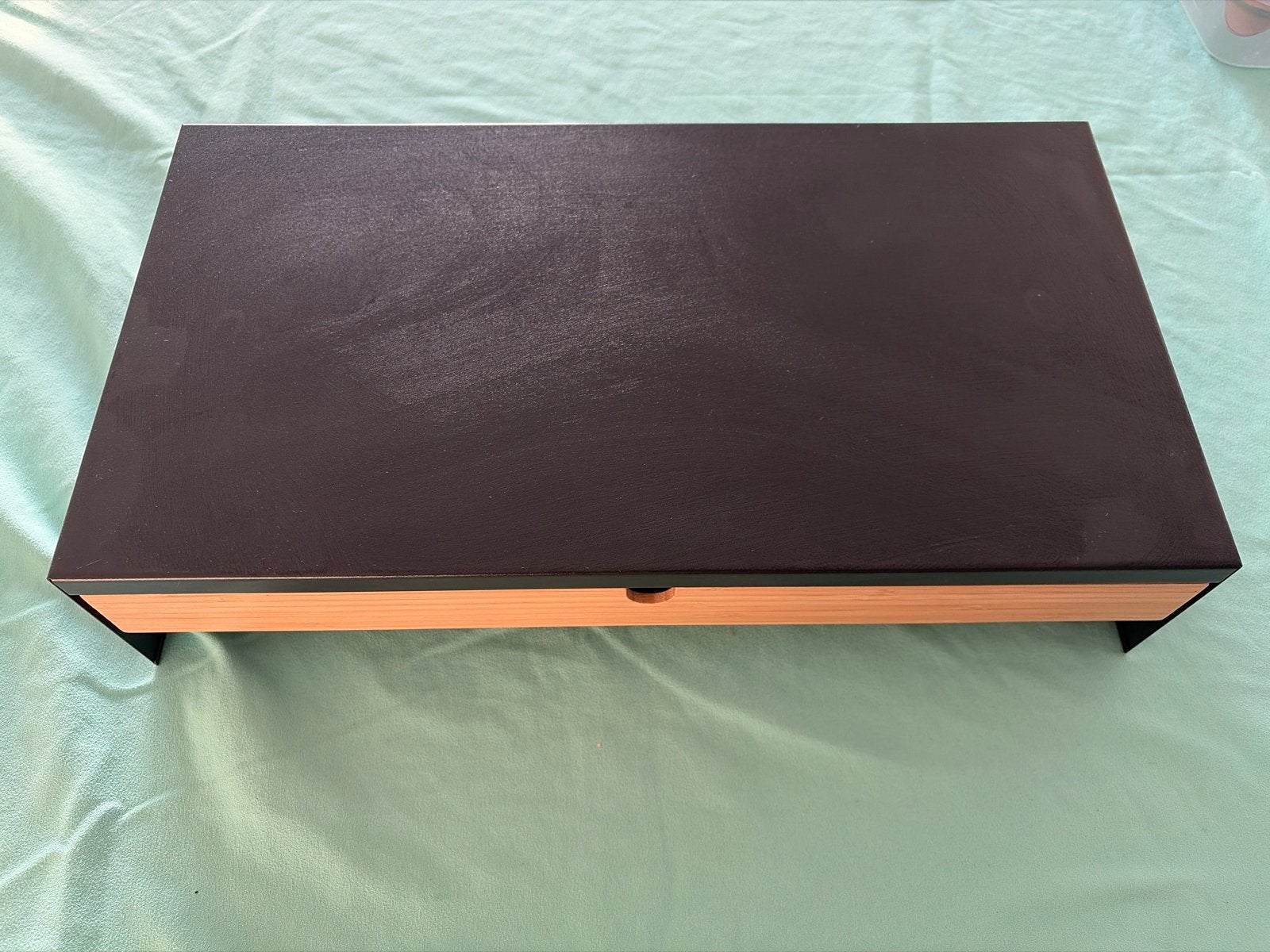 IKEA ELLOVEN Monitorstandaard met lade - Zwart/Bamboe, Zwart, Ophalen of Verzenden, Zo goed als nieuw, IKEA