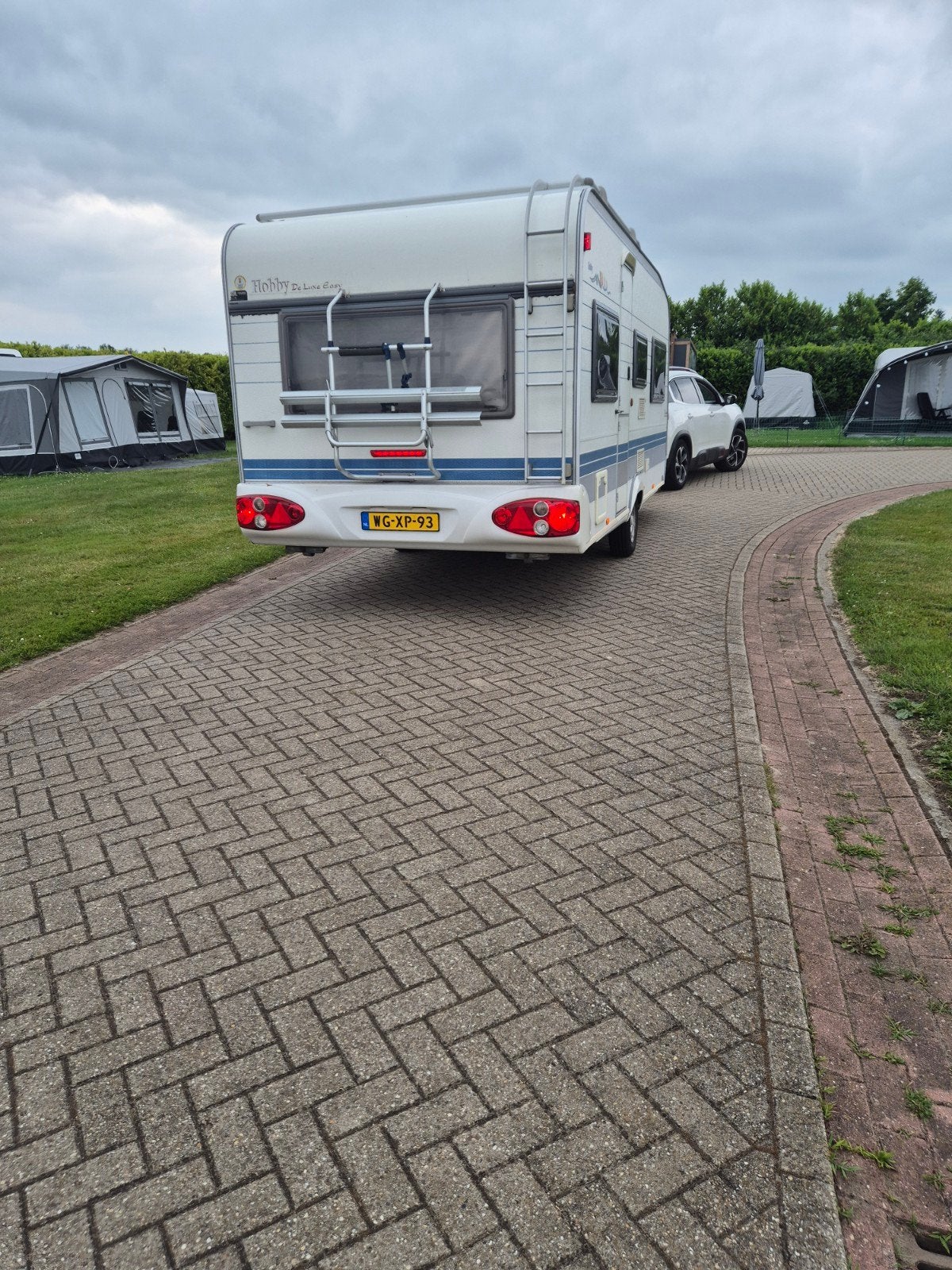 Hobby De Luxe caravan met stapelbed, rondzit en treinzit, Rondzit, Hobby, Dwarsbed, Particulier