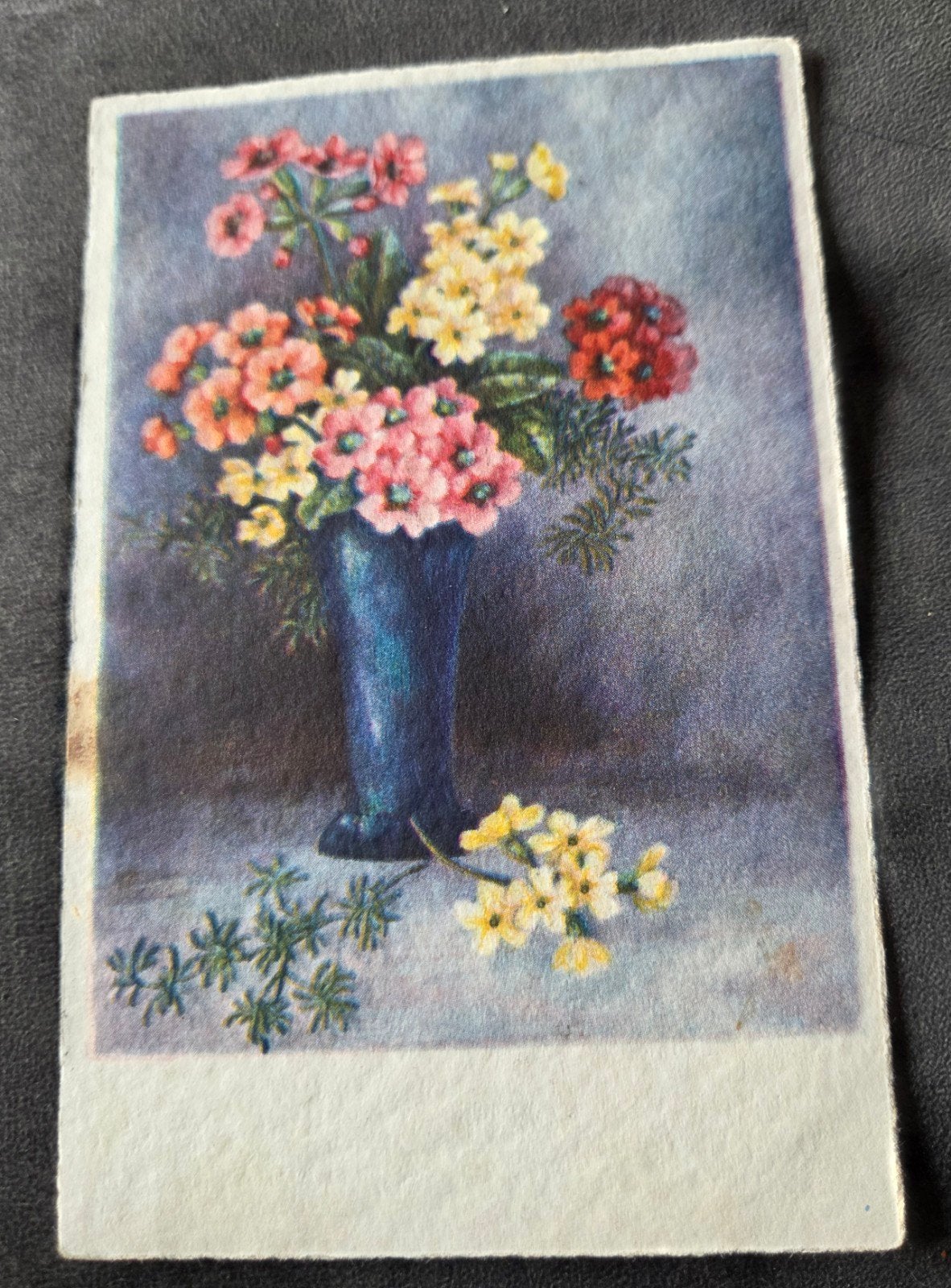 Oude ansichtkaart met bloemen en postzegel uit 1935, Verzamelen, Ansichtkaarten | Themakaarten, Gelopen, 1920 tot 1940, Overige thema's
