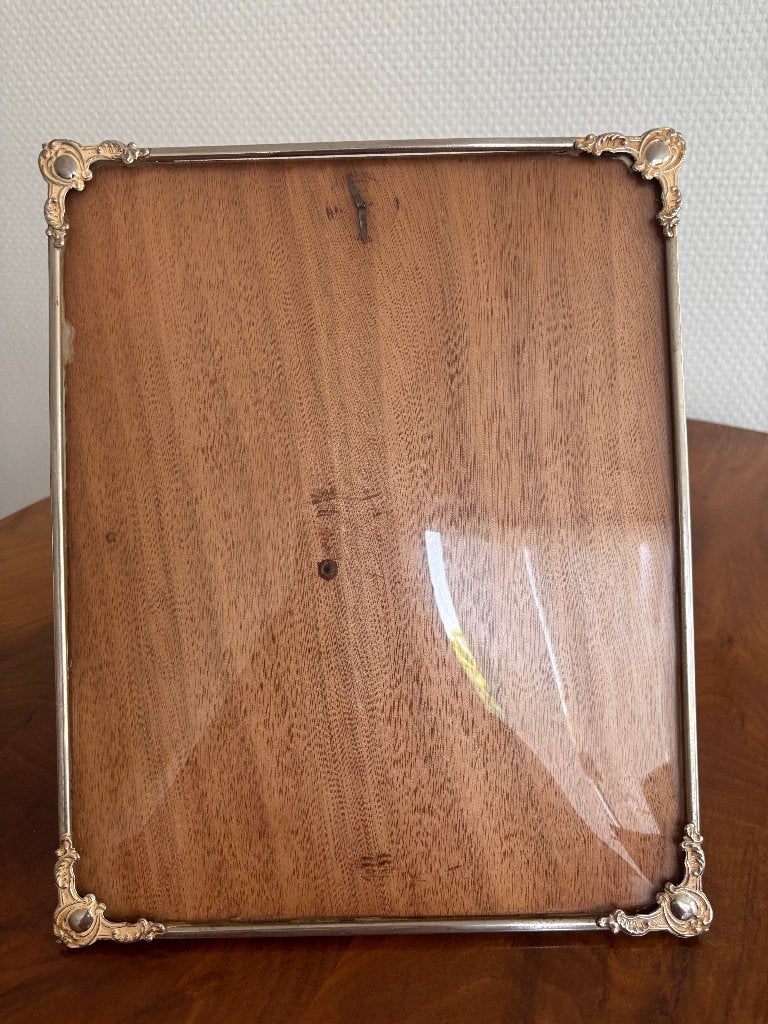 Vintage fotolijst met metalen lijst en bol glas 25*31., Antiek en Kunst, Ophalen of Verzenden