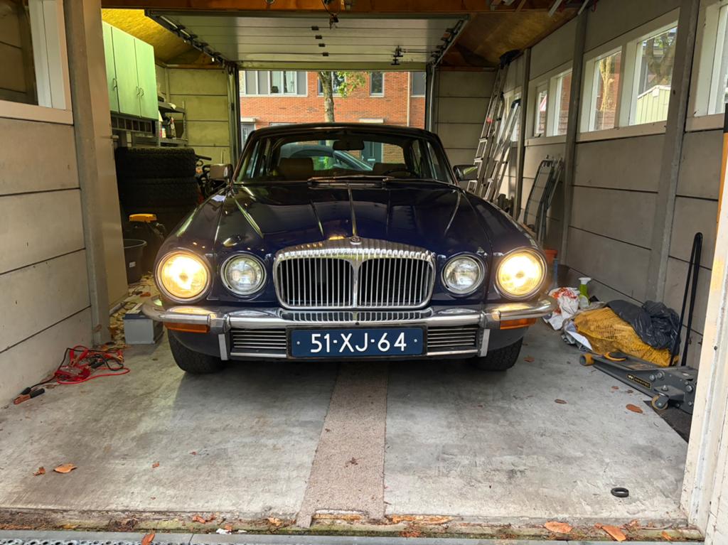 Daimler Sovereign 4.2 L AUT 1978 Blauw / Jaguar XJ6 4.2 L, Automaat, Achterwielaandrijving, Beige, 4200 cc