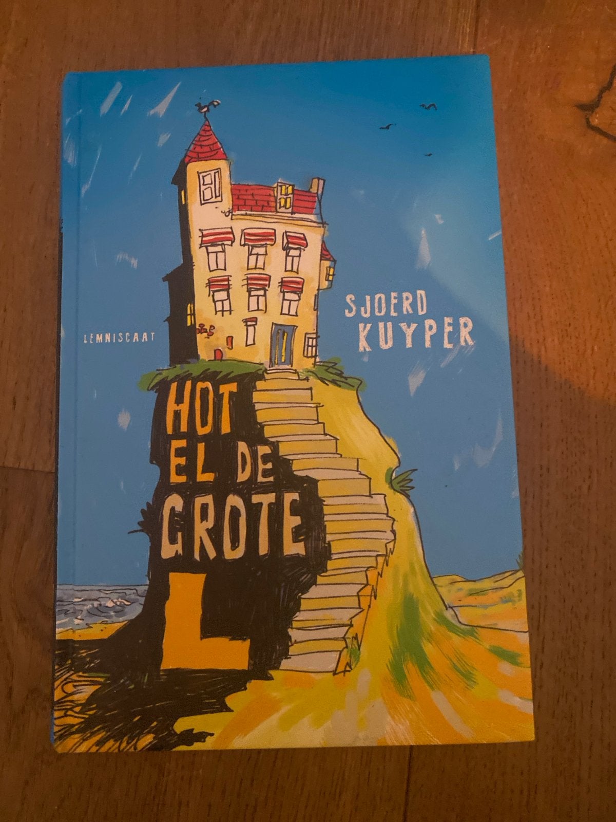Hotel de Grote L - Sjoerd Kuyper, Ophalen of Verzenden, Zo goed als nieuw, Fictie