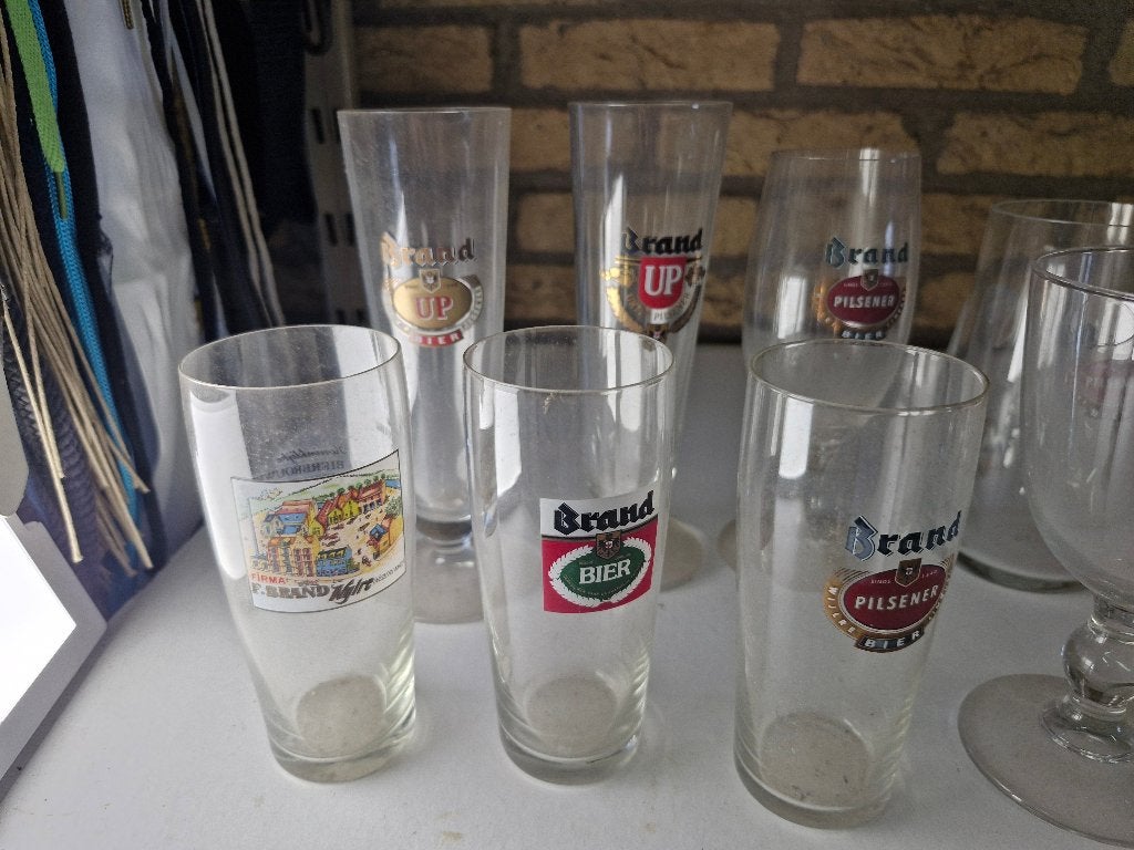 Grote collectie bierglazen en pullen (300+ stuks), Ophalen, Gebruikt, Glas of Glazen, Overige merken