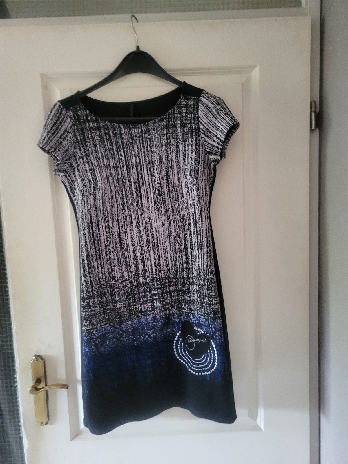 Kleurrijke jurken, 1 shirt en 2 feestelijke rokken, Kleding | Dames, Jurken, Blauw, Zo goed als nieuw, Onder de knie, Ophalen