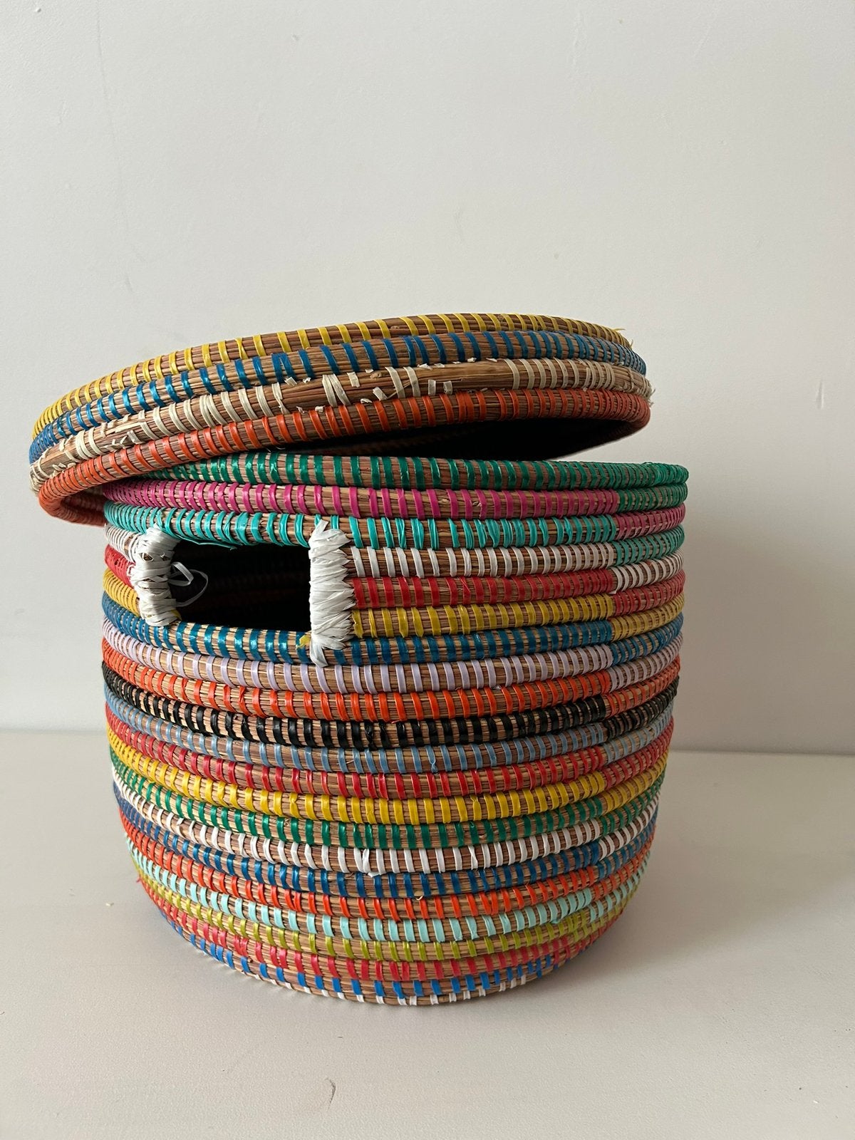 Gevlochten Fair Trade mand, Ophalen of Verzenden, Zo goed als nieuw, Rond, Riet