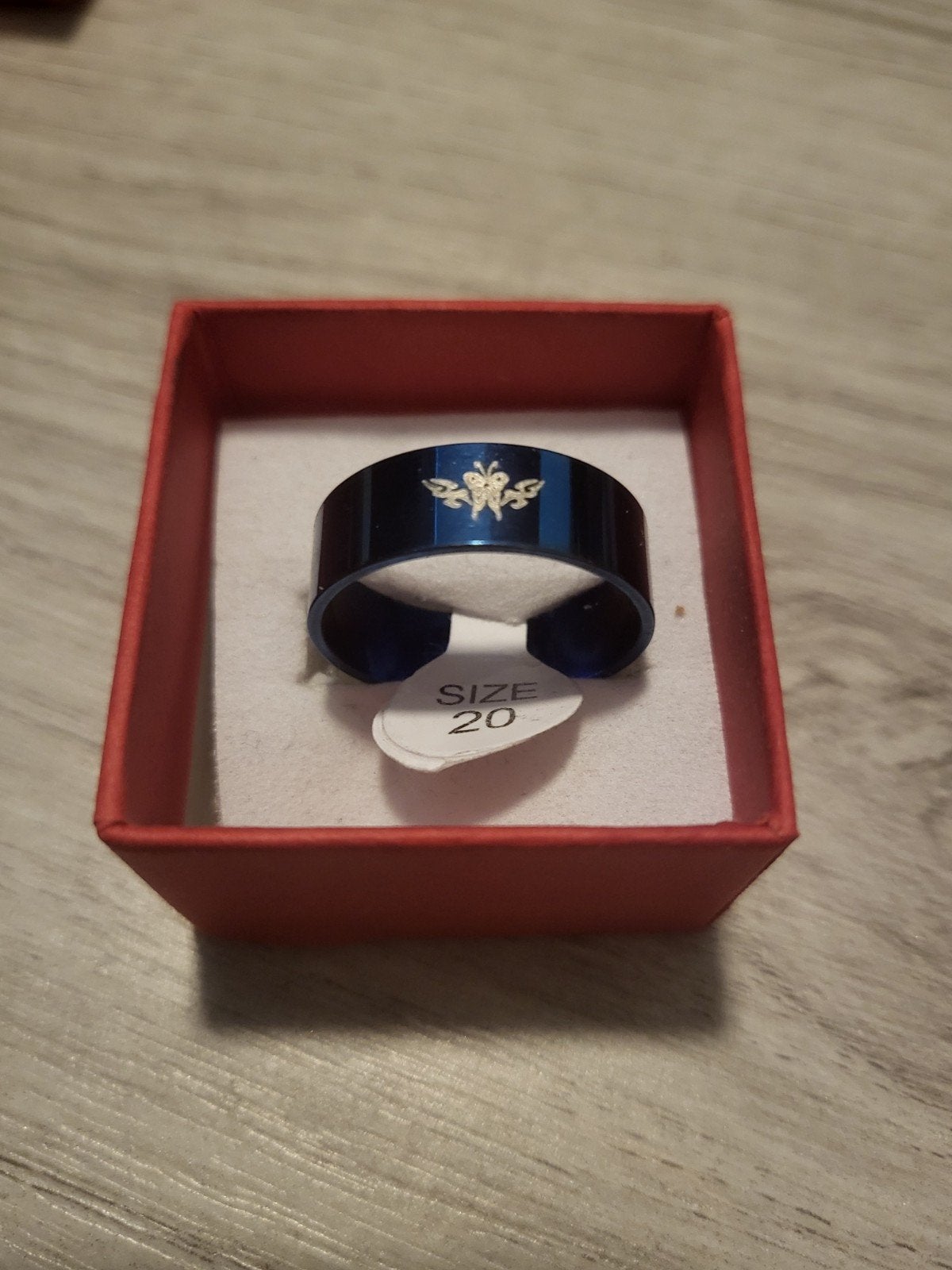 Nieuwe blauwe ring met vlinder, maat 20, 20 of groter, Nieuw, Ophalen of Verzenden, Dame of Heer