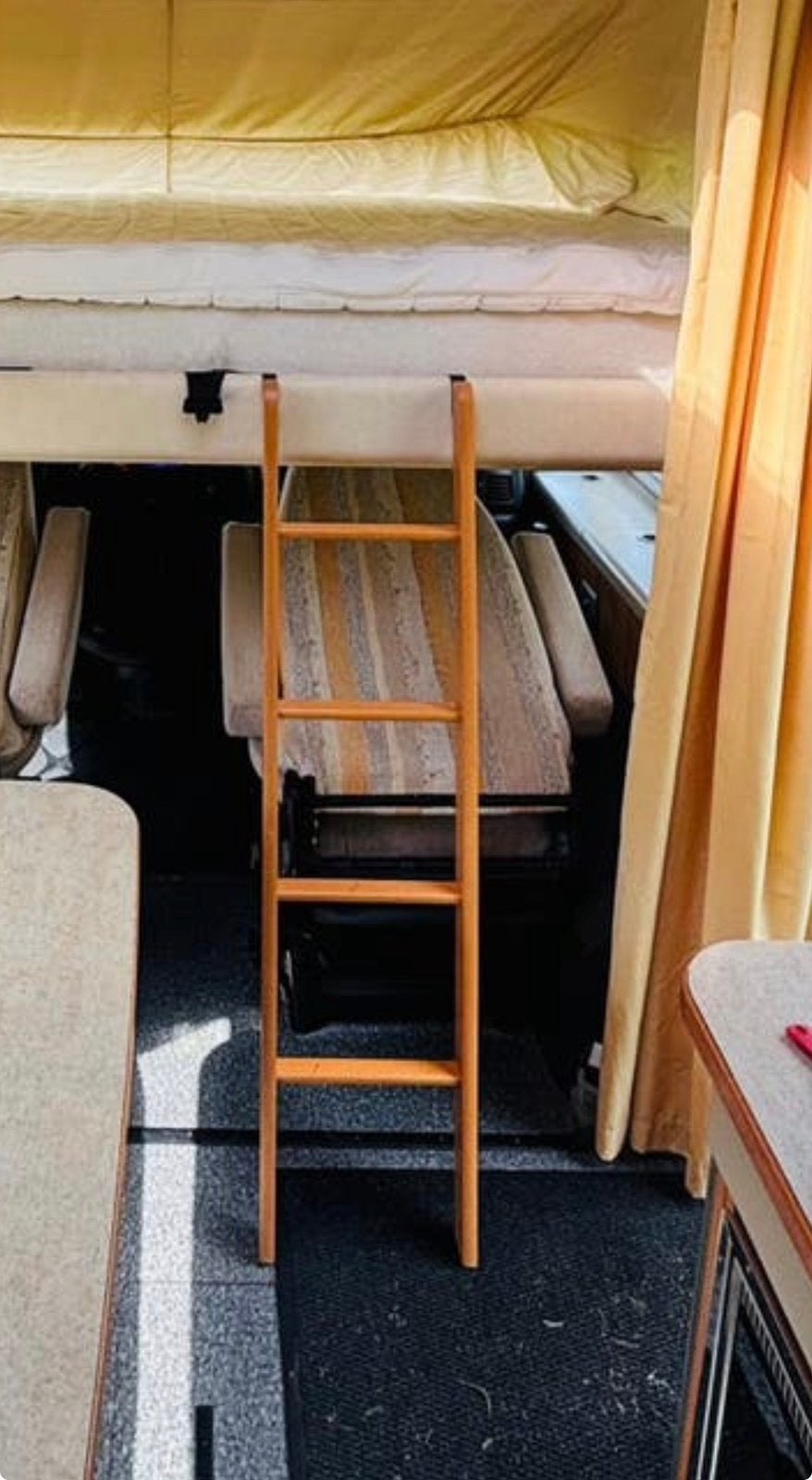 GEZOCHT: Hymer hefbed trapje hout +/- 130cm, Caravans en Kamperen, Camper-accessoires, Ophalen, Gebruikt