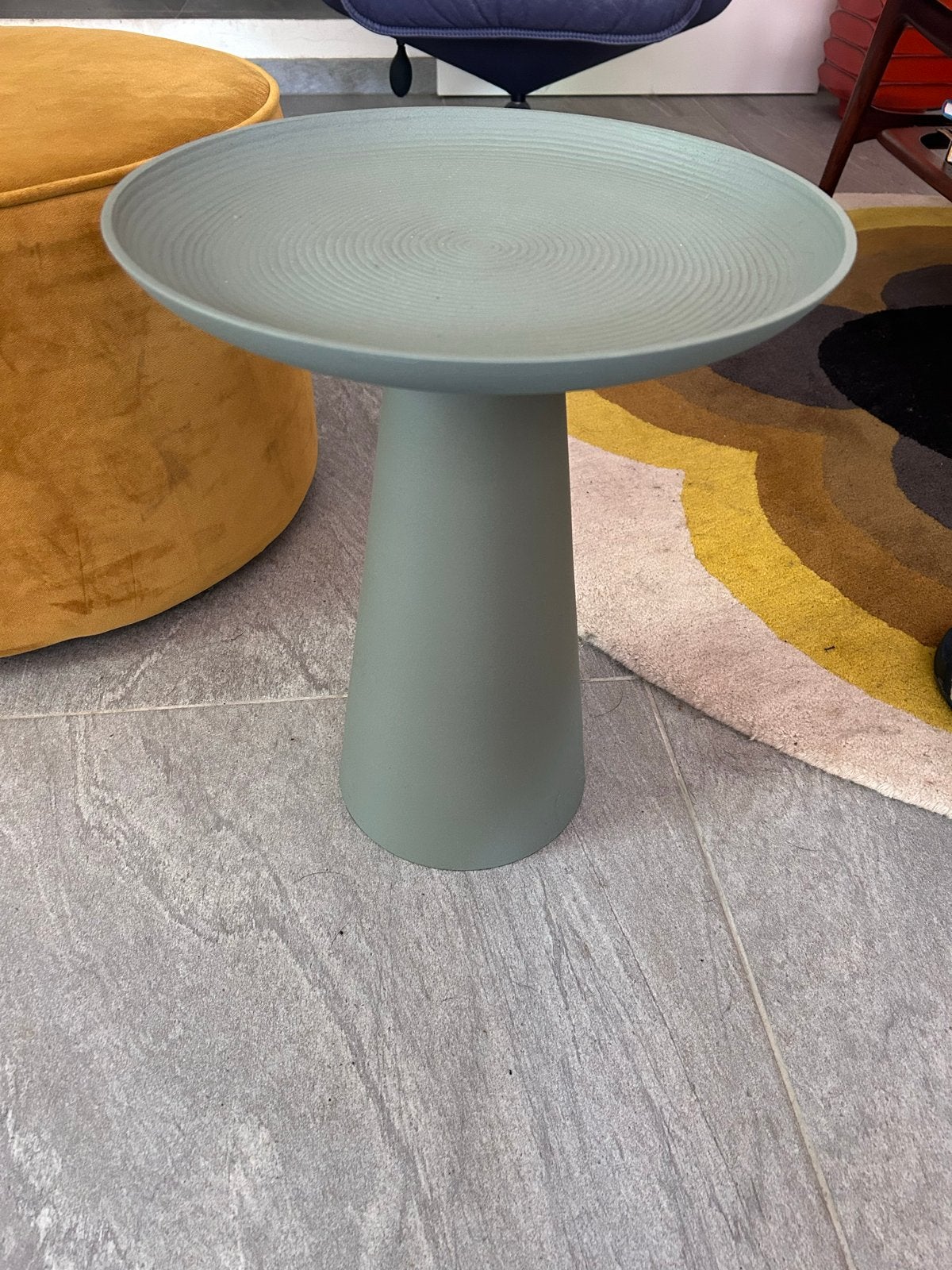 Stijlvolle bijzettafel - Groen,/grijs, rond, modern design, Huis en Inrichting, Tafels | Bijzettafels, Ophalen, Minder dan 55 cm