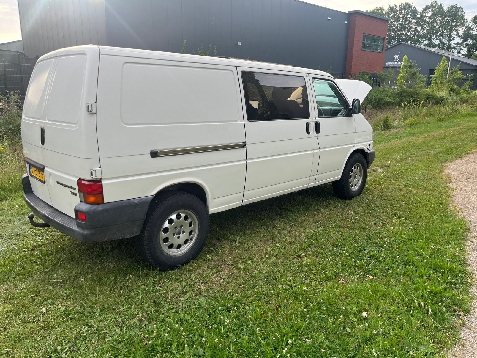 Volkswagen t4 lang 2001 Wit, Caravans en Kamperen, Volkswagen, Particulier, Tot en met 4, Handgeschakeld