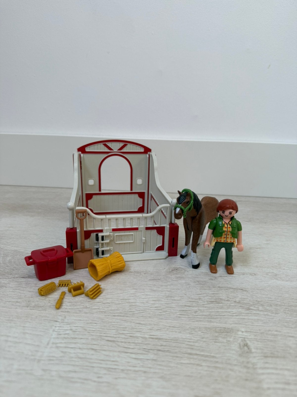 Playmobil Shire paard met stal, Verzenden, Zo goed als nieuw