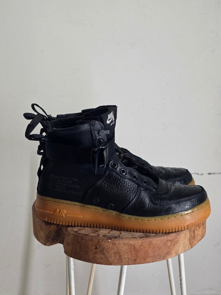 Nike SF Air Force 1 Mid "Black Gum" Special Field Maat 40.5, Ophalen of Verzenden, Zo goed als nieuw, Zwart