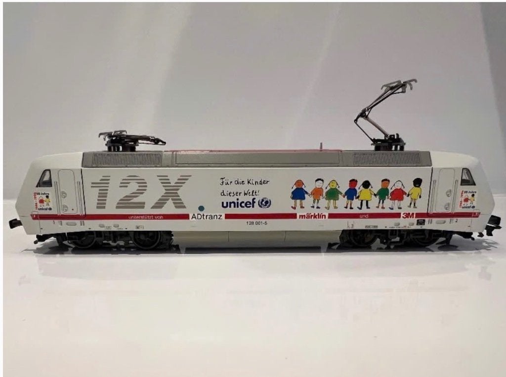 Marklin DB BR 128 UNICEF 37382 zeer mooie loc nieuwstaat, Hobby en Vrije tijd, Ophalen, Wisselstroom, Locomotief, Zo goed als nieuw