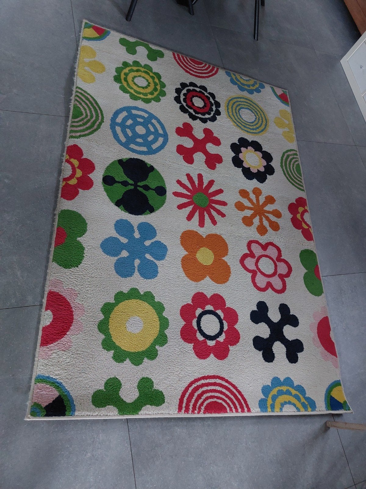 Vrolijk gekleurd vloerkleed met bloemenpatroon 2 stuks Ikea, Ophalen, Zo goed als nieuw