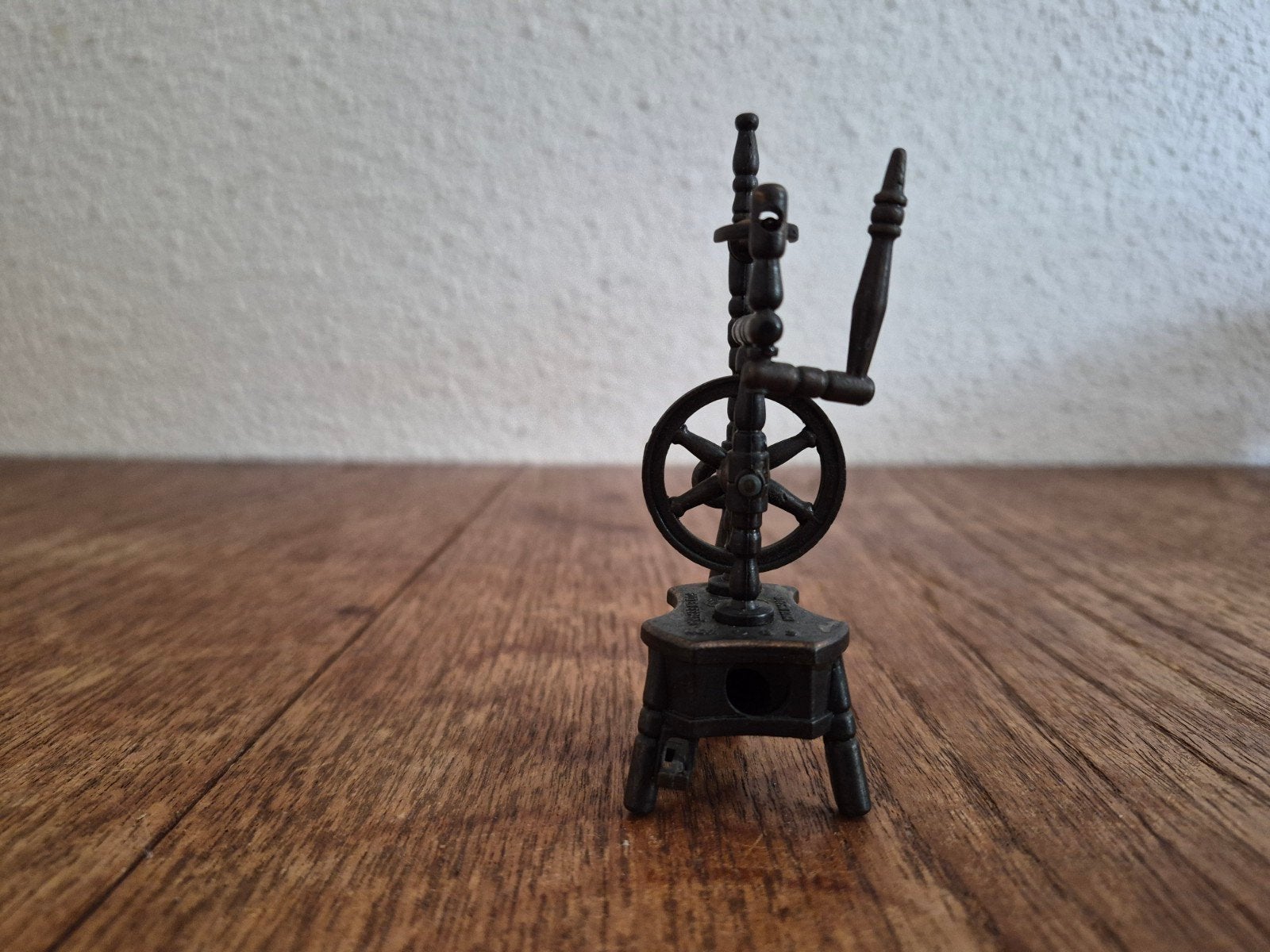 puntenslijper in de vorm van een spinnenwiel, Ophalen of Verzenden, Gebruikt