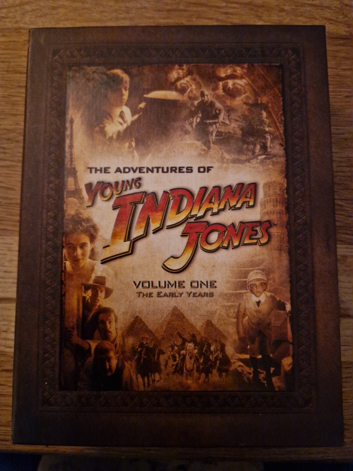The adventure of young indiana jones volume one , 6 disc, Alle leeftijden, Ophalen of Verzenden, Zo goed als nieuw