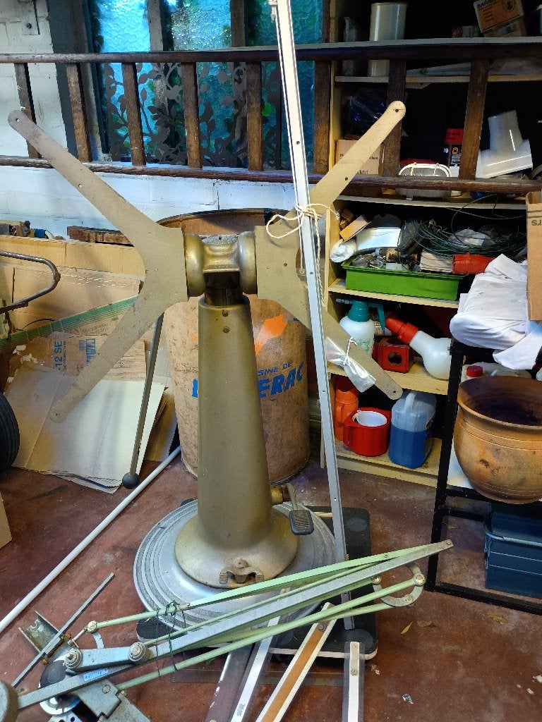 Vintage tekentafel Nike (gedemonteerd), Doe-het-zelf en Verbouw, Tekentafels, Ophalen, Gebruikt, 130 tot 150 cm