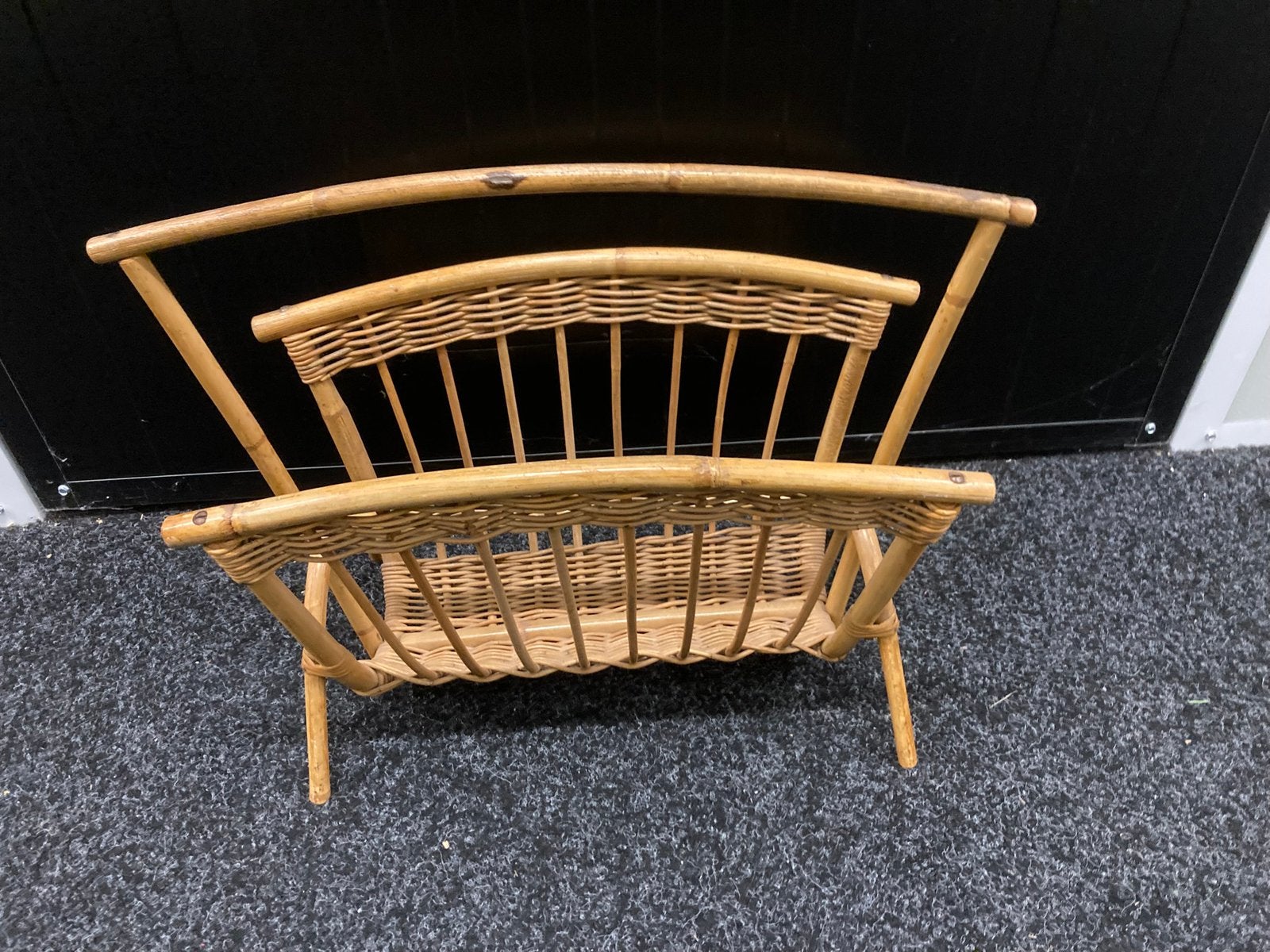 Vintage rotan kranten/LP bak jaren 70, Ophalen