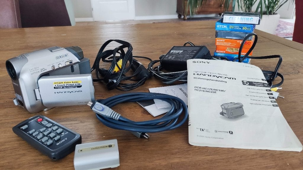 Prima werkende Sony digitale camcorder 2005  - veel toebeh., Mini dv, Gebruikt, 20x of meer, Ophalen of Verzenden