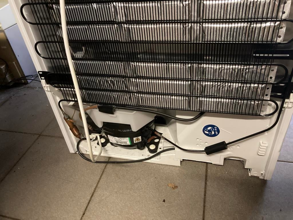 Compacte ijskast met vriesvak - Ideaal voor kleine ruimtes, Witgoed en Apparatuur, 85 tot 120 cm, Gebruikt, 100 tot 150 liter