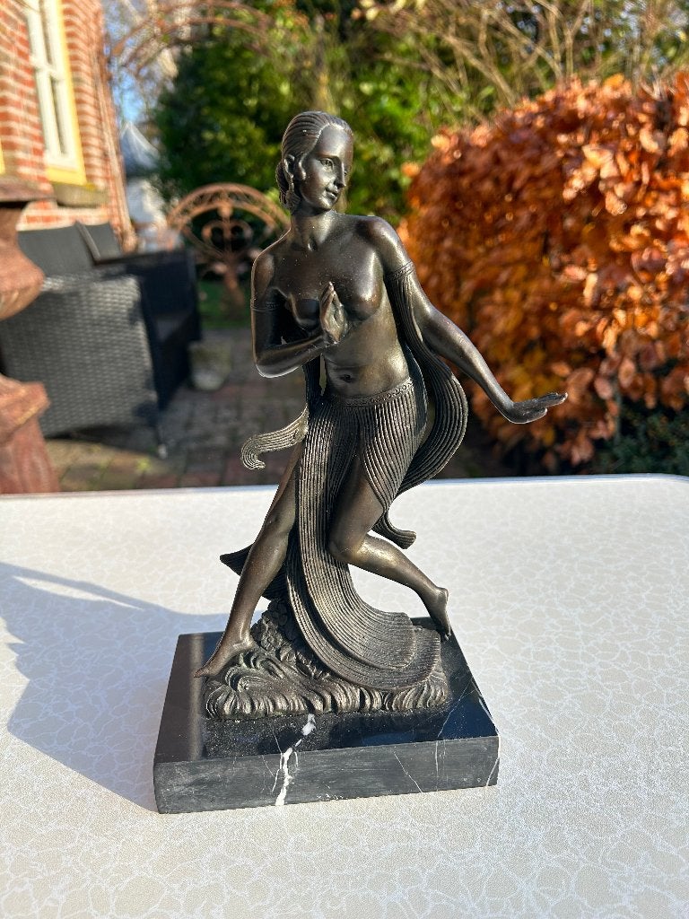 Bronzen sculptuur vrouw 1 borst bloot, signed J Patoue, Antiek en Kunst, Ophalen of Verzenden, Brons
